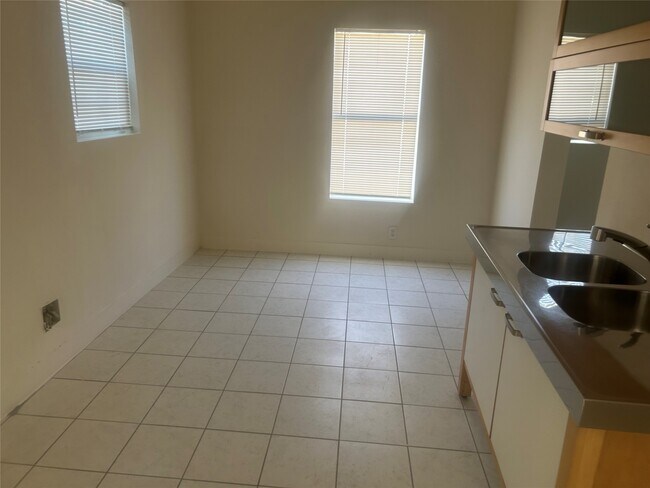 Foto del edificio - 602 Cordell St