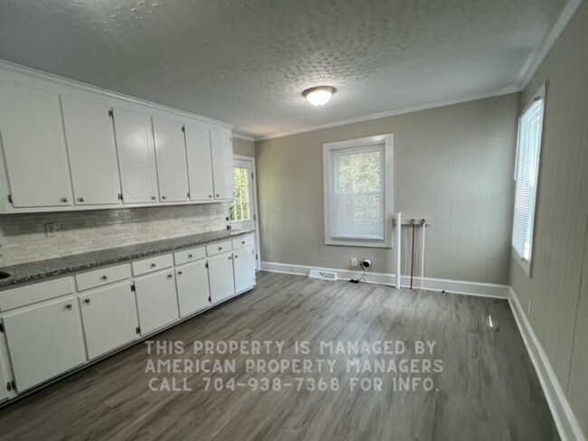 Building Photo - 914 N Church St