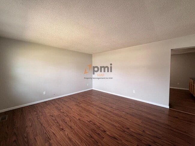 Building Photo - 424a Sequoia Dr