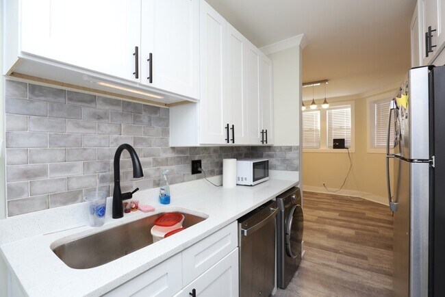 Foto del edificio - 3839 N Greenview Ave