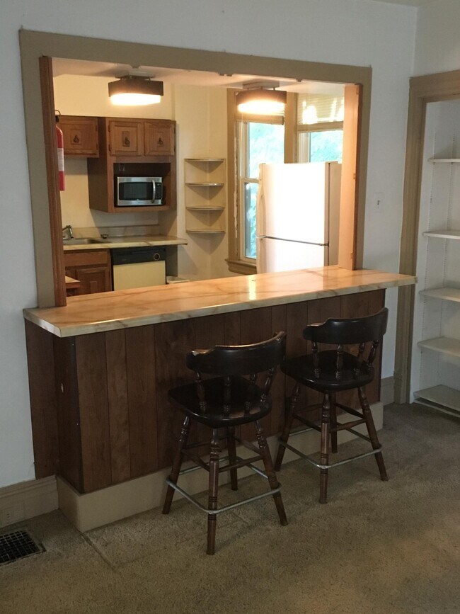 Breakfast Bar - 212 McKinley Ave