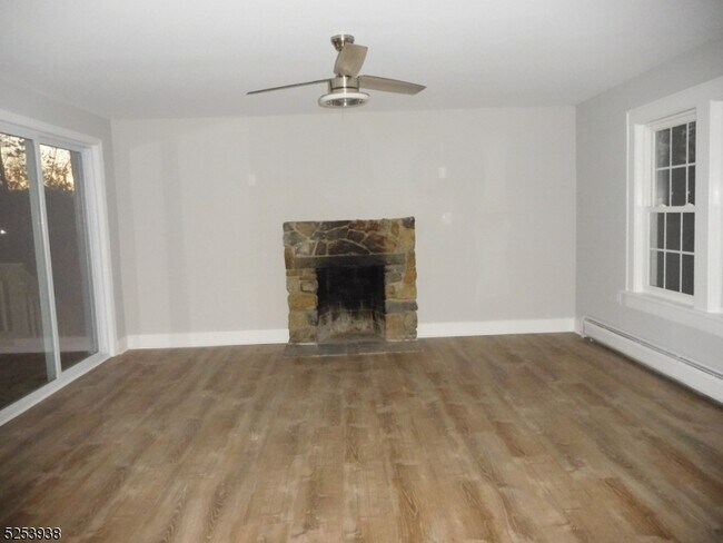 Foto del edificio - 481 US-46