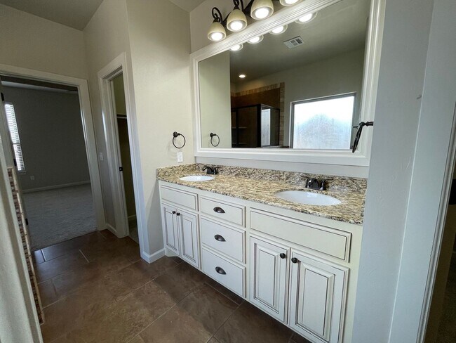 Foto del edificio - Deer Creek Schools