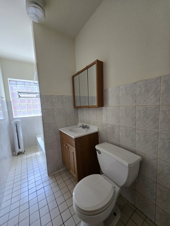 Foto del edificio - 6238 N Magnolia Ave