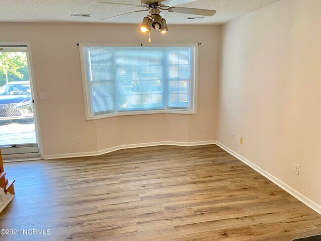Building Photo - 2120 Flagstone Ct