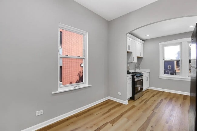 Building Photo - 545 N Drake Ave