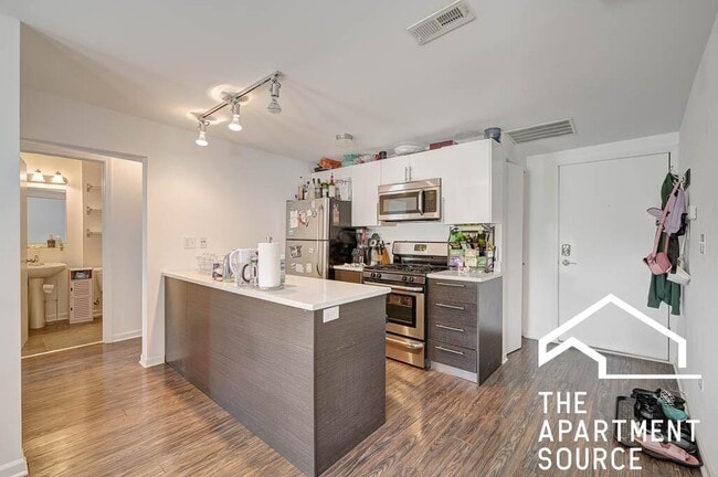 Building Photo - 2022 S Throop St
