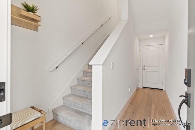 Building Photo - 2942 Lamory Pl