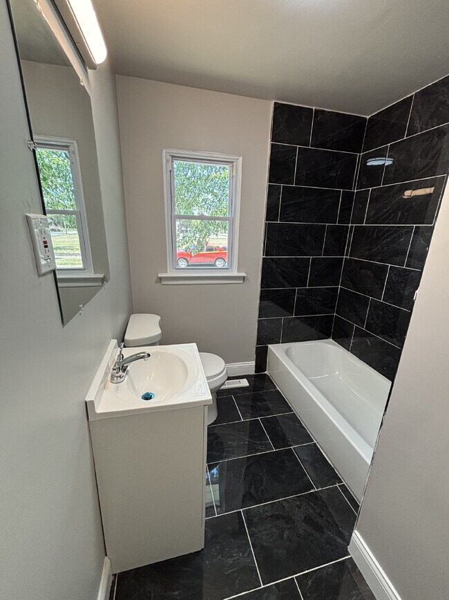 Foto del edificio - Charming 4-bed House in Gary!