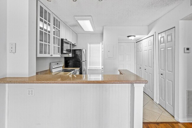 Foto del edificio - 2230 N Cypress Bend Dr