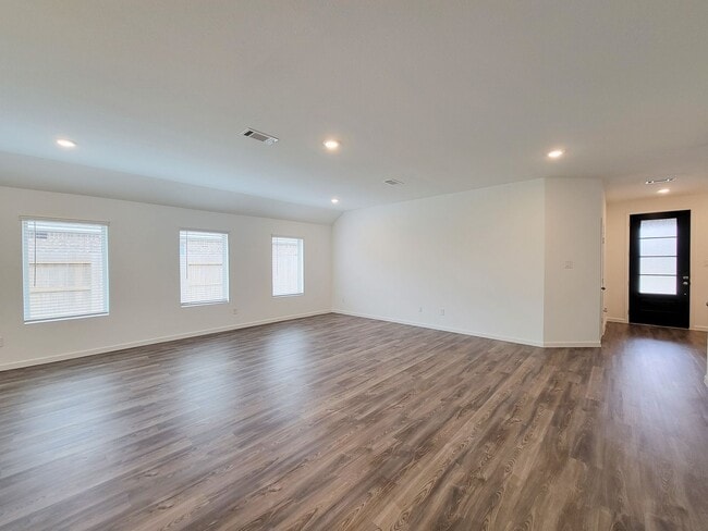 Building Photo - Beautiful single-level home that features a spacious open floorplan where the kitchen, nook and f...