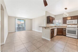 Building Photo - 1830 N Buffalo Dr