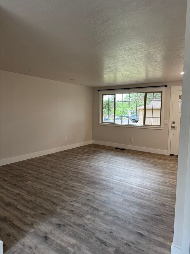 Foto del edificio - Updated Duplex in SE Bend