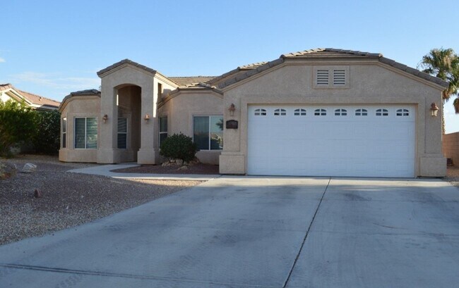 Foto del edificio - Los Lagos Lakes and Golf 3 BR 2BA 2000 sq feet on the green!
