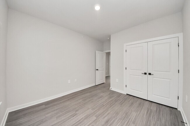 Foto del edificio - 7711 Longmire Rd