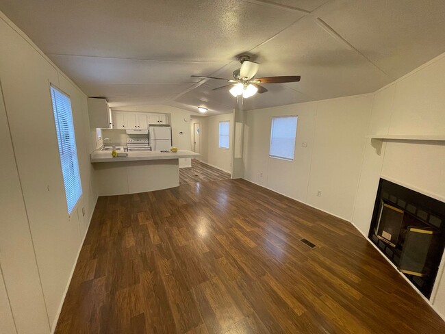 Foto del edificio - Charming 2-Bedroom, 2-Bath Mobile Home in ...