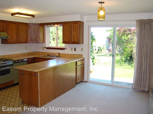 Building Photo - 4460 Leif Erikson Dr