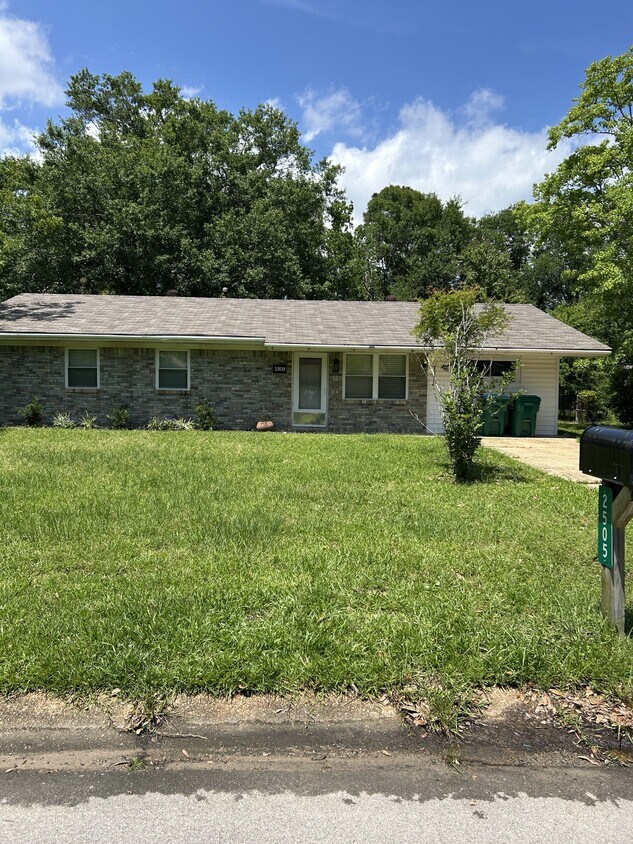 Foto principal - 2505 Fortson St