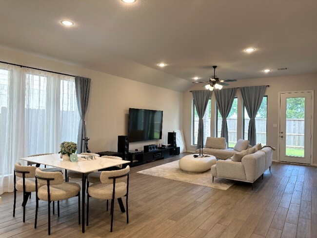 Foto del edificio - 31411 Splitting Willow Ln