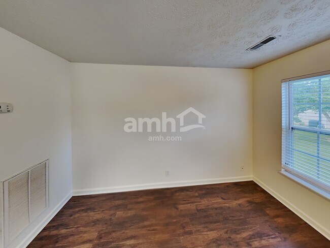 Foto del edificio - 609 Hannah Ridge Ct