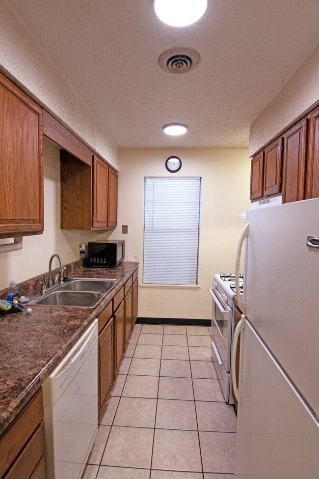 Building Photo - 2 Bedroom 1 Bath Coffeyville Apartment.