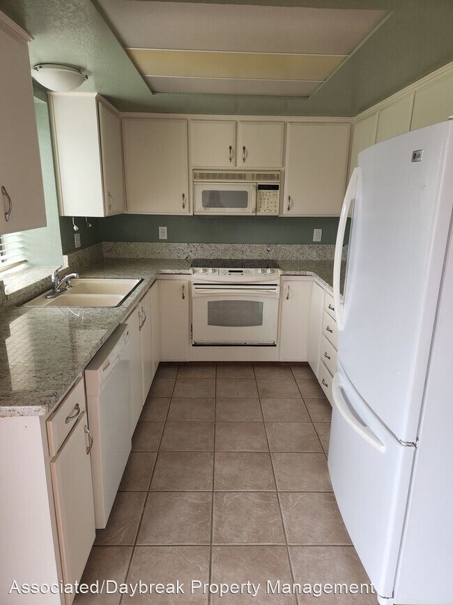 Building Photo - 3 br, 2.5 bath House - 16 Burning Tree Dr