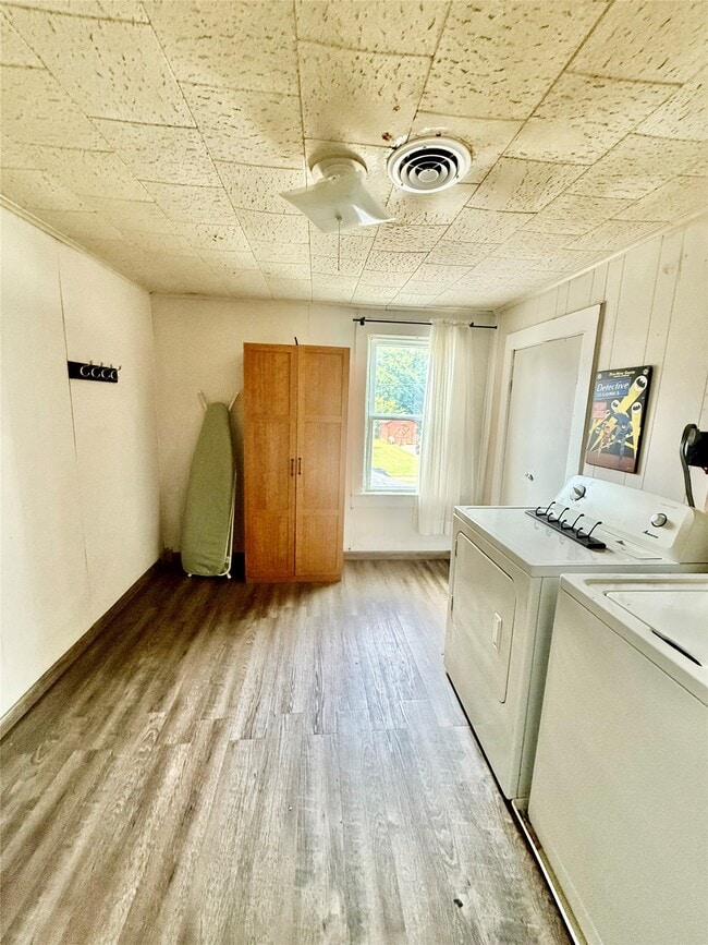 Building Photo - 310 Birdsall St