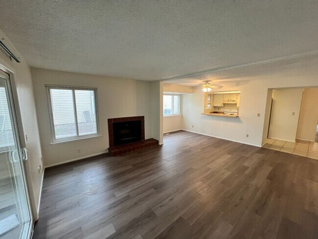 Foto del edificio - Updated Two Bedroom Sparks Condo in Gated Community