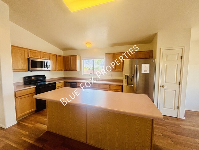 Building Photo - 10451 N Calle Verano Seco