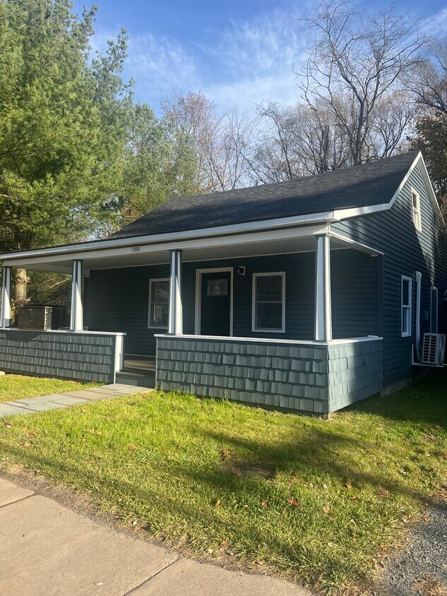 Foto principal - 572 Main St