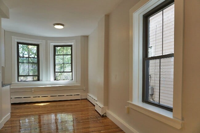 Building Photo - 102 Willow St