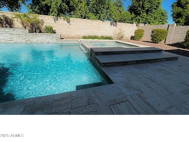 Foto del edificio - 3220 N 136th Dr