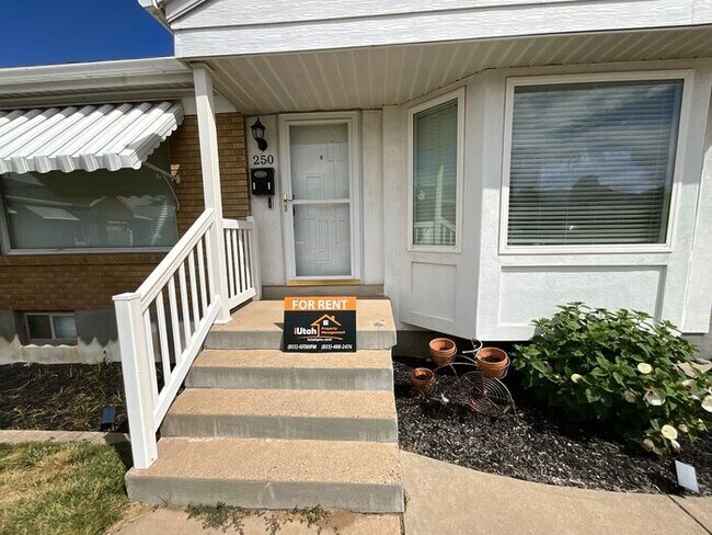 Foto del edificio - 4 Bedroom 2 Bath 2 Car Garage Home- Dog Friendly and RV parking.