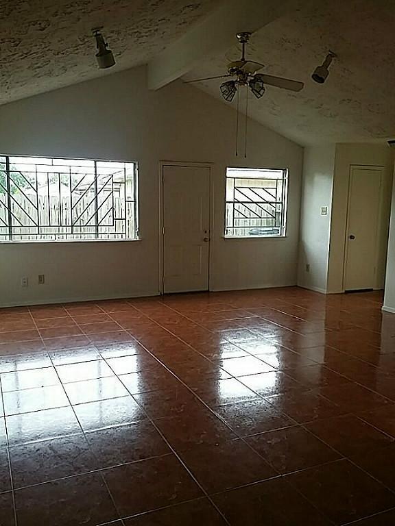 Building Photo - Coming Soon.. 3 bedroom, 2 bath Duplex  Ho...