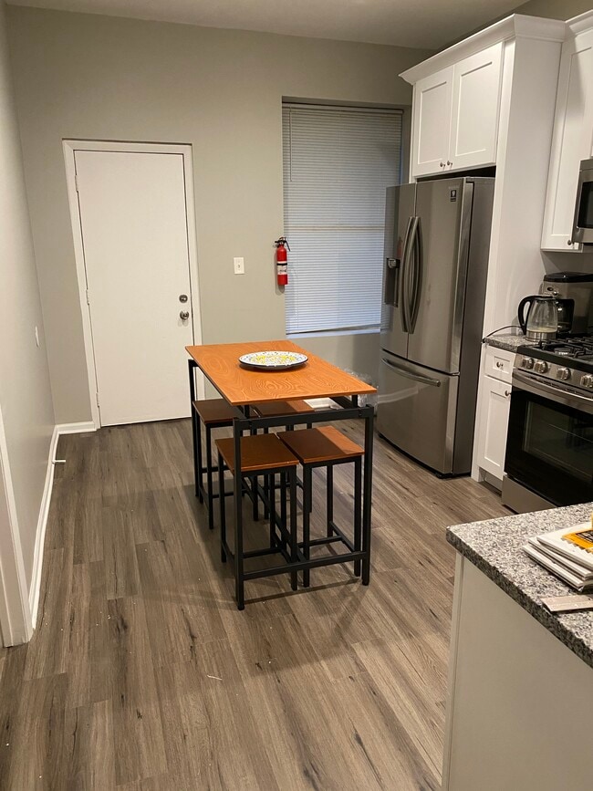 Building Photo - 3343 N Troy St