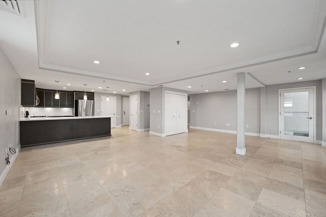 Building Photo - 3075 Kennedy Dr