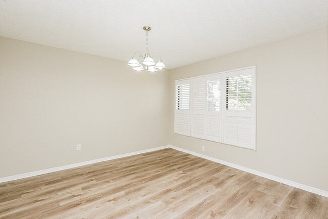 Building Photo - 9519 Pebble Glen Ave