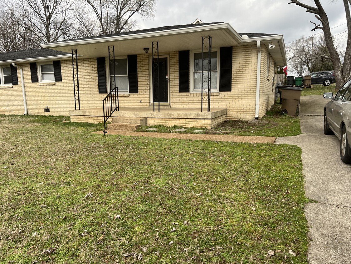 Primary Photo - 2819 Eastland Ave