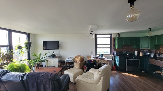 Building Photo - 3001 S Michigan Ave