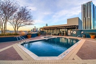 Building Photo - 54 Rainey St