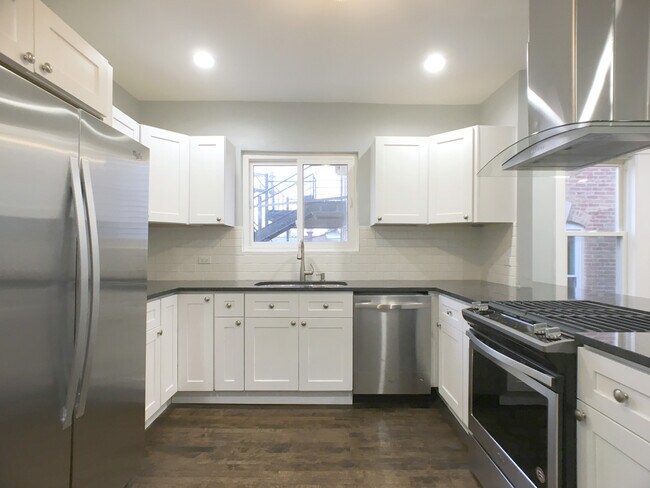 Kitchen - 3348 N Karlov Ave