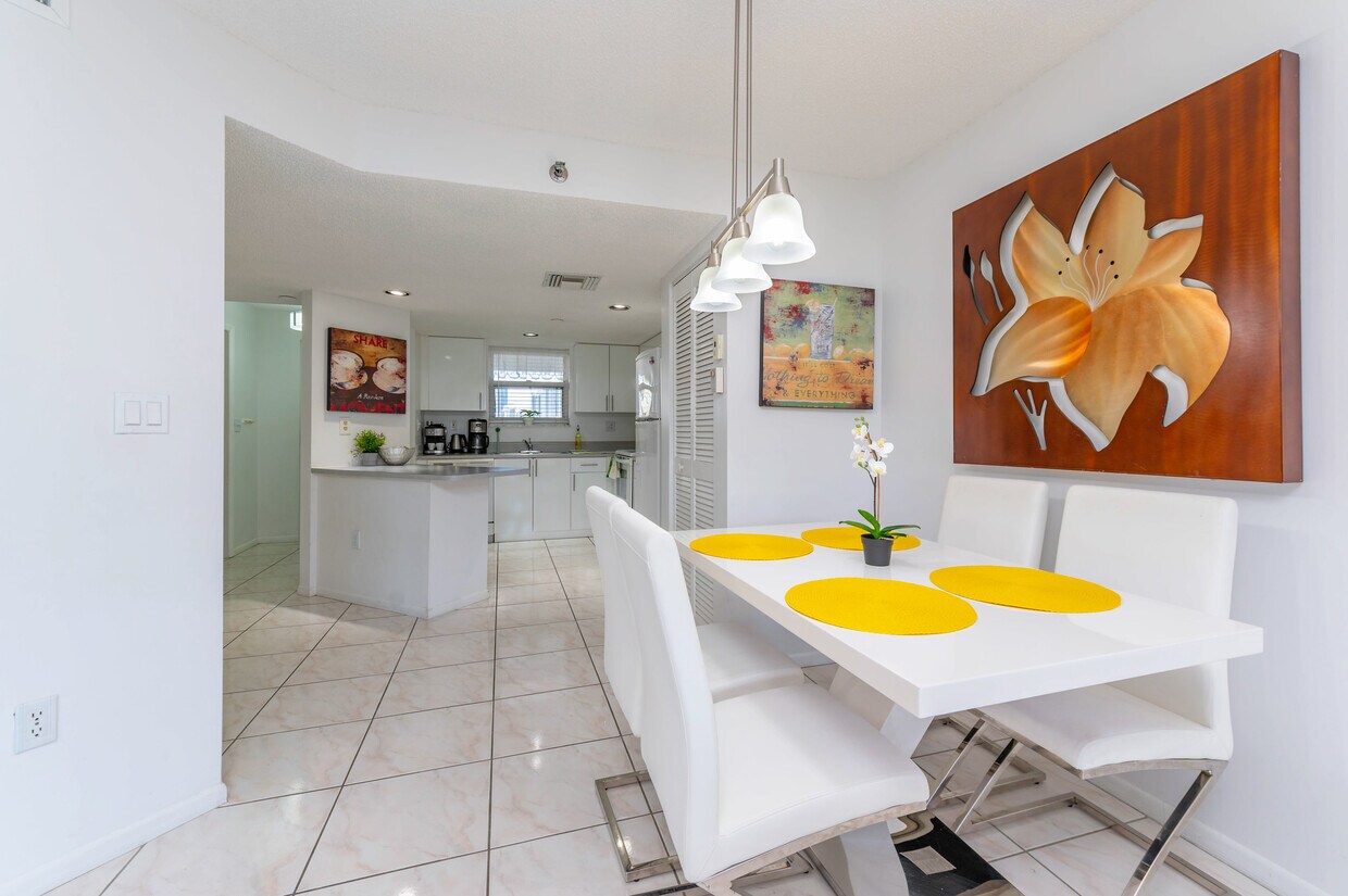 Foto principal - 17801 N Bay Rd