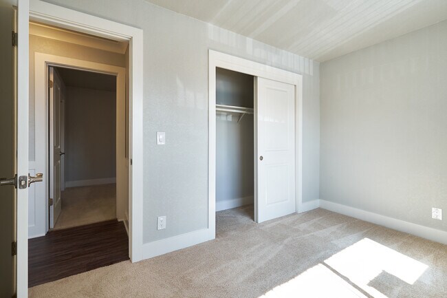 24 cama1 (2) - 24th Ave Apartments