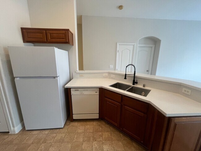 Foto del edificio - 2 story 2 bedroom - 2 bath - 1 car attached garage - 1182 sq feet -  in gated community.