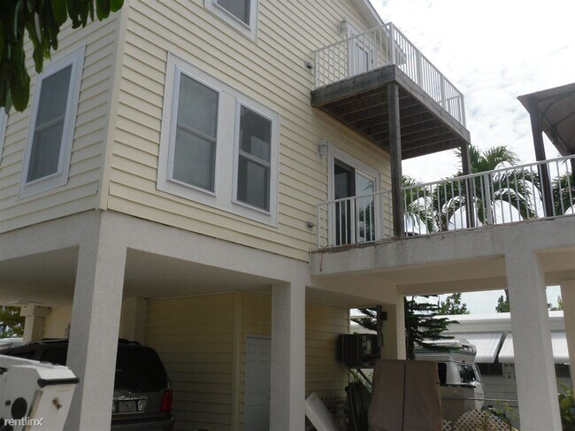 Building Photo - 3 br, 2.5 bath House - 215 Allen Ave Casa ...