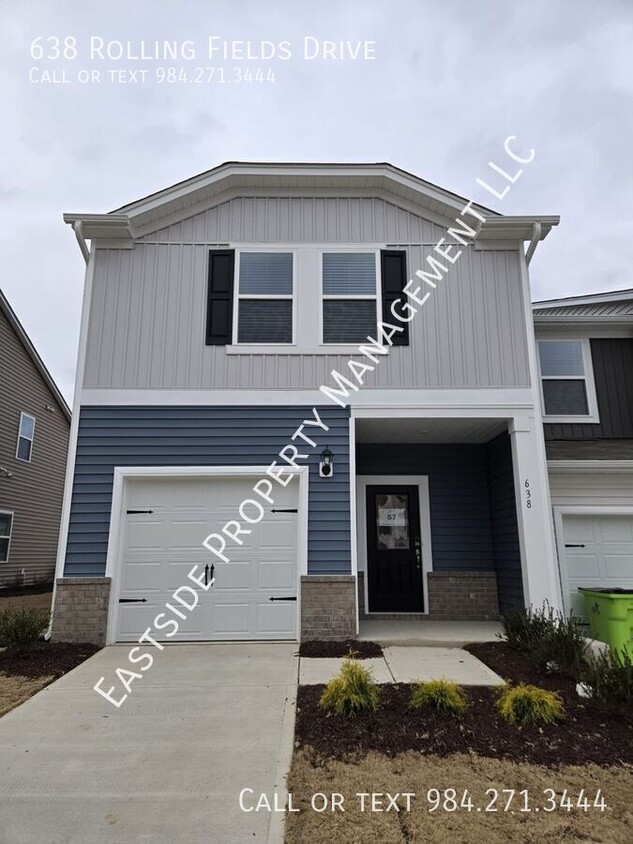 Foto principal - Brand-New town house backed with fence! St...