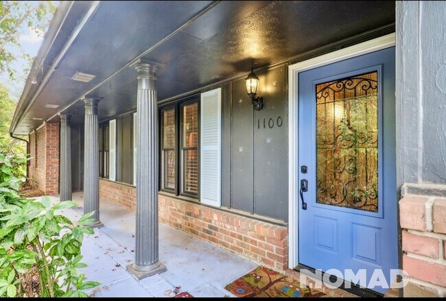 Foto del edificio - Roswell 3 Bedroom Single Family Brick Ranch