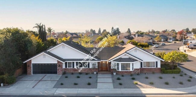 Building Photo - Beautifully Updated Single Story Custom Ho...