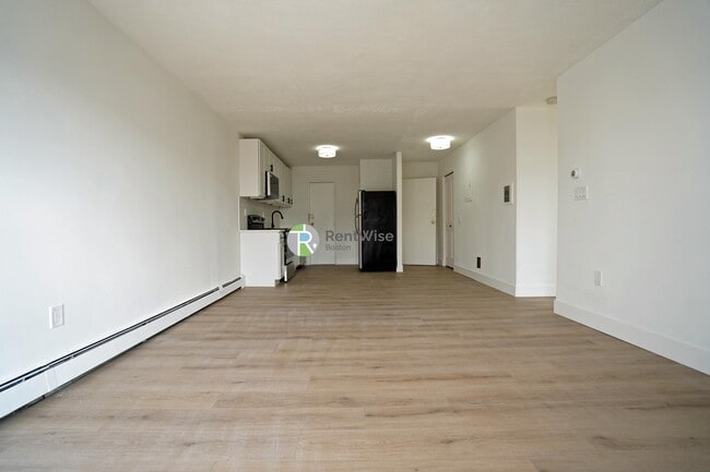 Building Photo - 745 E 6th St