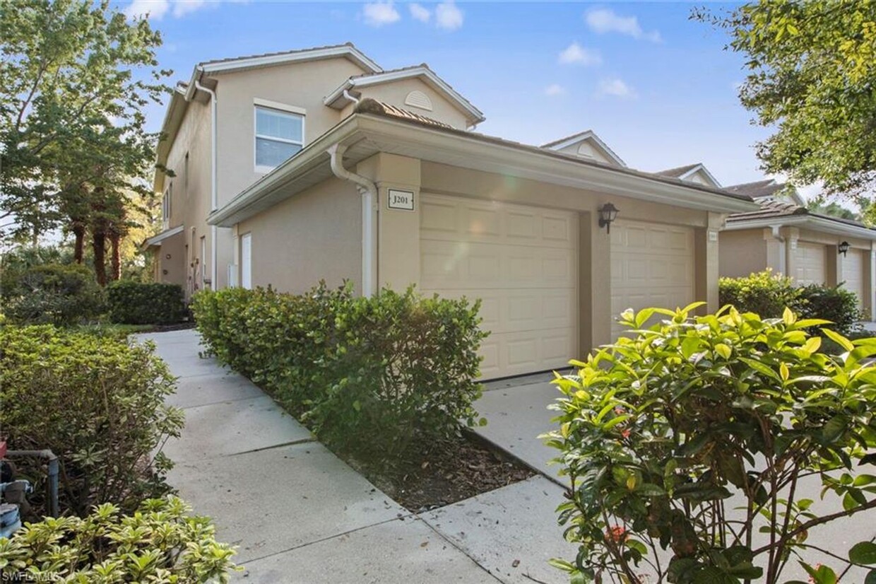 Foto principal - 12120 Summergate Cir